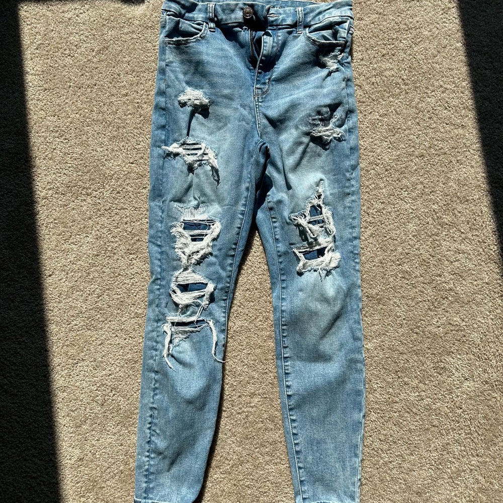 American Eagle Outfitters High Rise Blue Jeans with Distressed Detailing